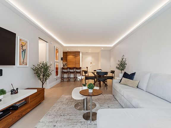 3rd image of 117 E 57th St APT 24E