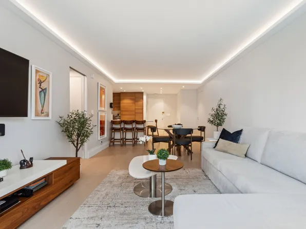 117 East 57th Street image 2 of 6