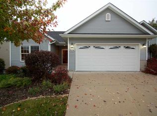 1656 Irish Woods Cir, Davenport, IA 52807