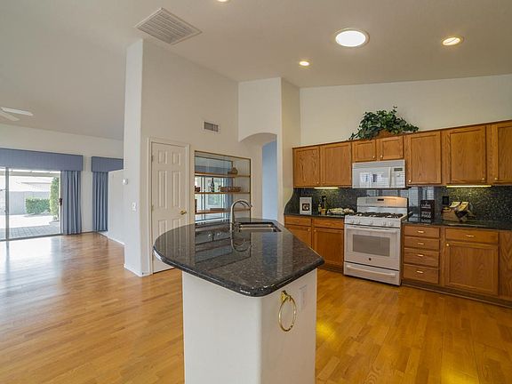 5th image of 63267 E Brooke Park Dr