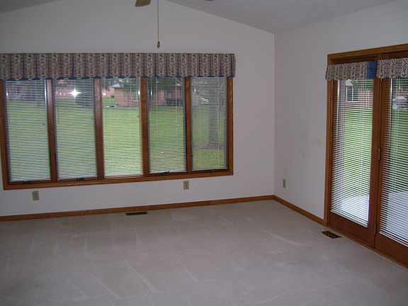 5th image of 1502 Deeanne Dr