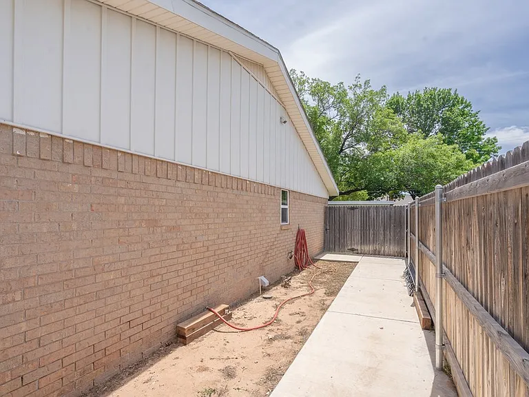 2809 Marmon Dr — Photo 46