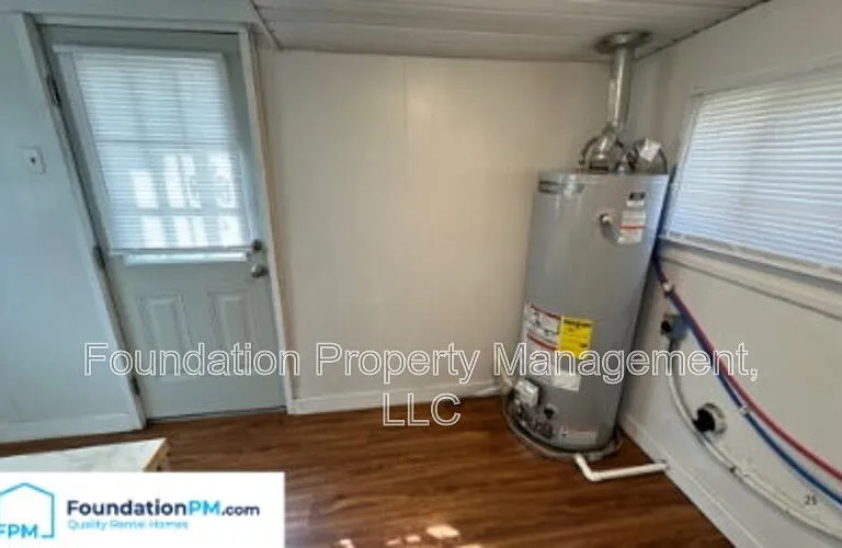 2569 Henderson St — Photo 4