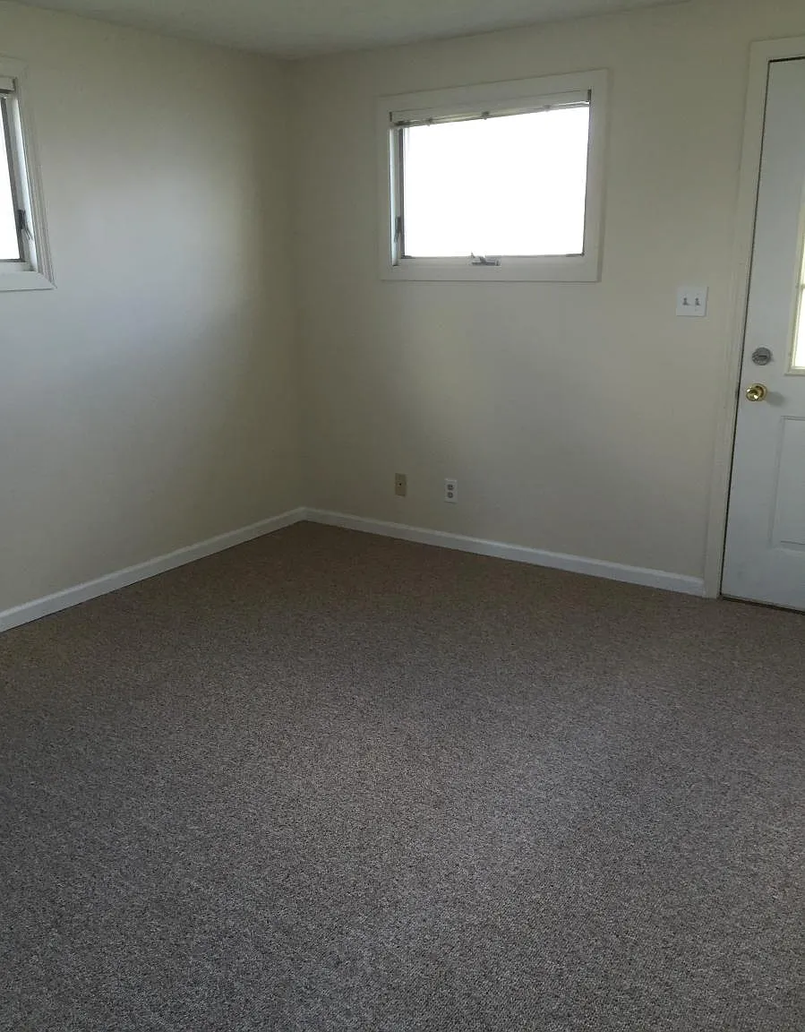 3 bed, 988 sqft, $1,900 — Photo 3