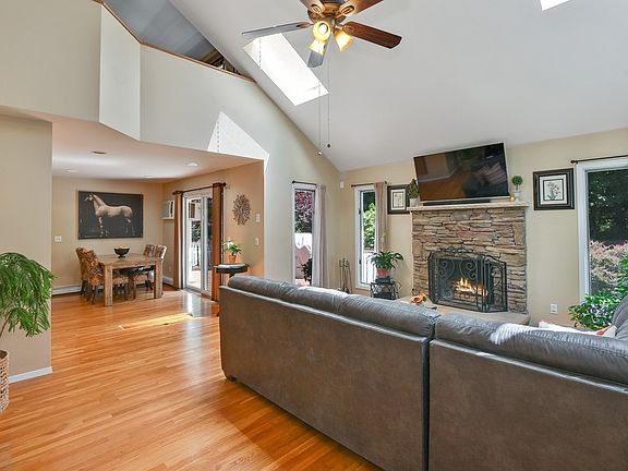 4th image of 25 Belleview Ave