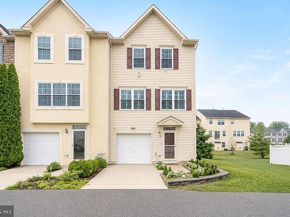 3rd image of 11 Candlestick Ln