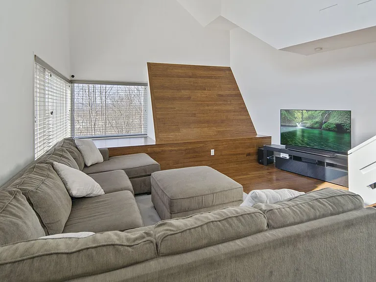 135 Muzzy Rd — Photo 11