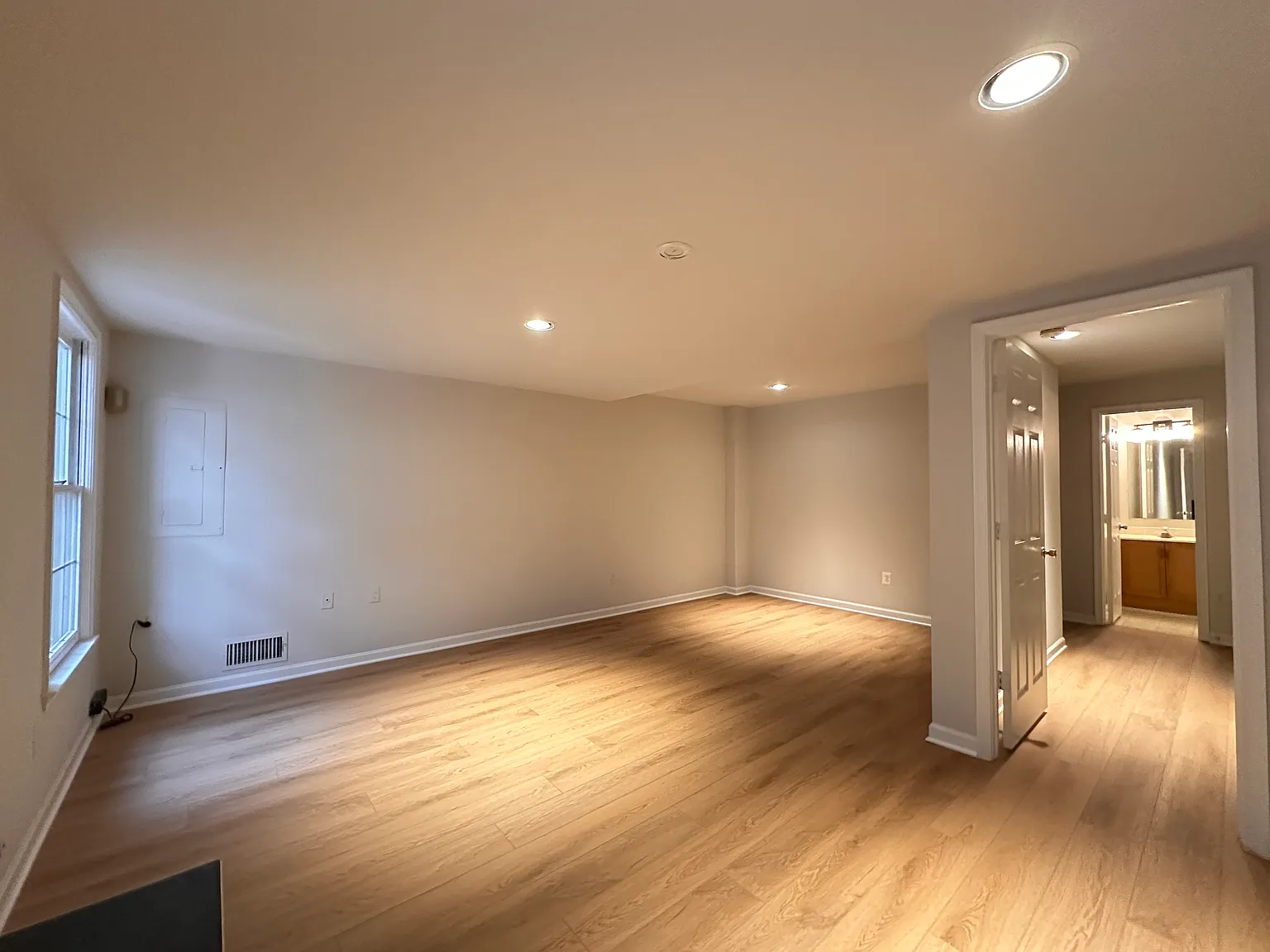 4 bed, 3.5 bath, 2102 sqft, $1,350 — Photo 3