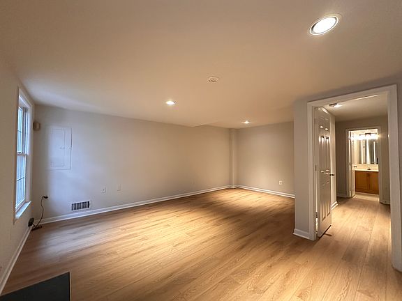 3rd image of 21106 Winding Brook Sq