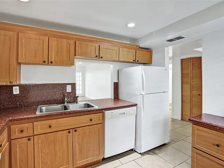1601 NE 191st St #B112 — Photo 6