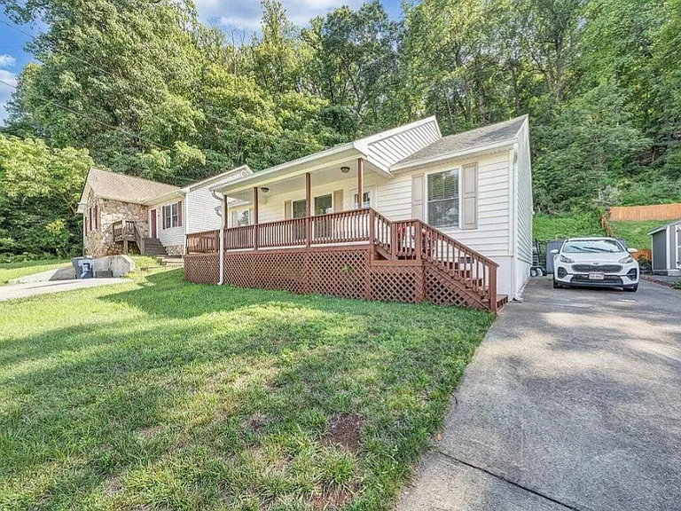 Private Off-Street Parking: A spacious 2-car driveway provides convenient, dedicated parking right at your door.