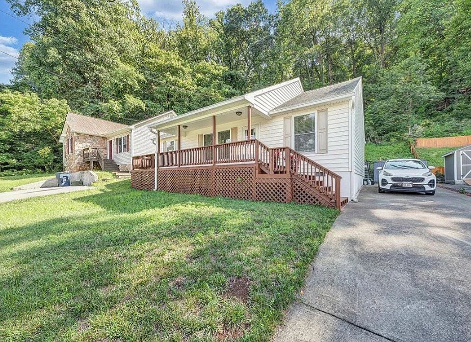 Private Off-Street Parking: A spacious 2-car driveway provides convenient, dedicated parking right at your door.