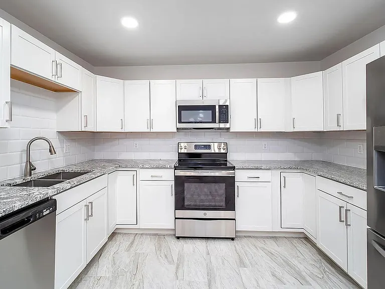 1017 E. West Circle Dr. — Photo 8