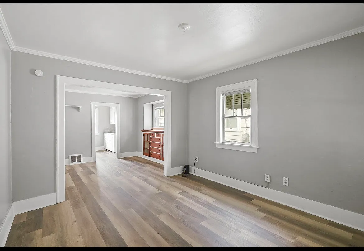 811 Geneva Ave — Photo 4