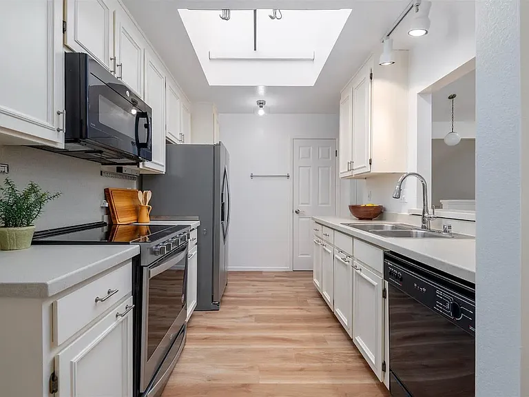 968 Arlene Way — Photo 12