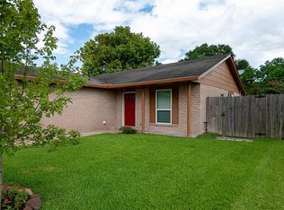 225 Austin St, Holiday Lakes, TX 77515
