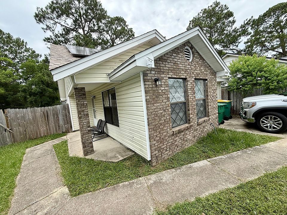 1st image of 1718 Bennetts End