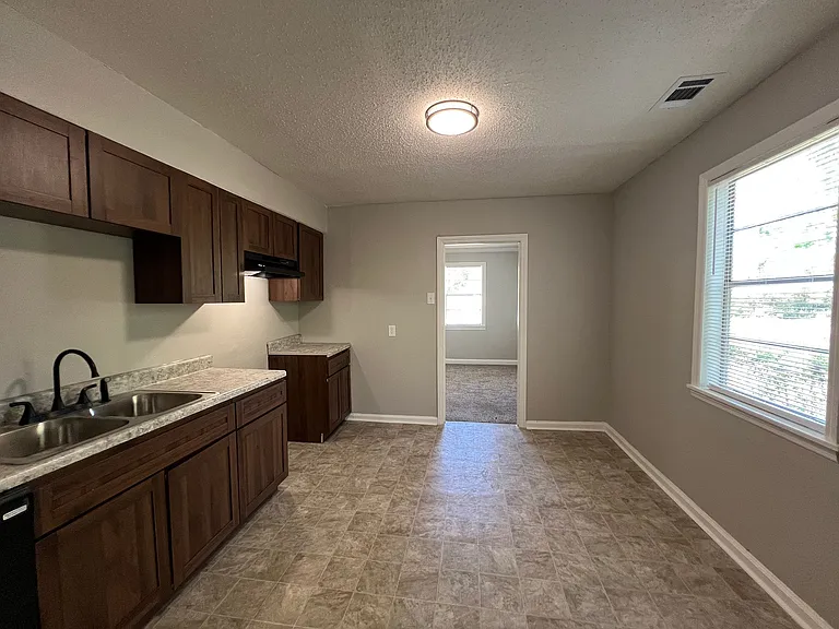 2173 S Hubert Cir — Photo 2