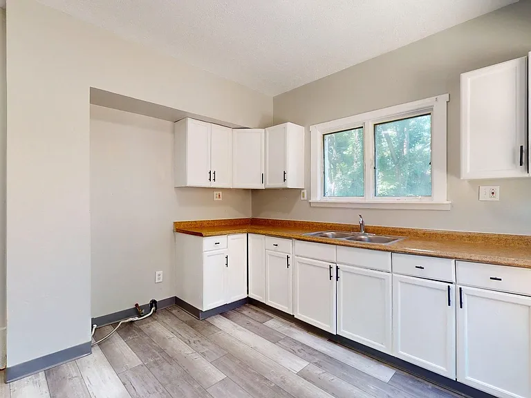 3222 W 94th St — Photo 26