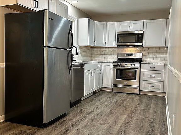 2nd image of 3895 Daytona Dr