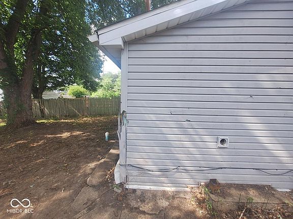 3rd image of 2209 E Lynn St