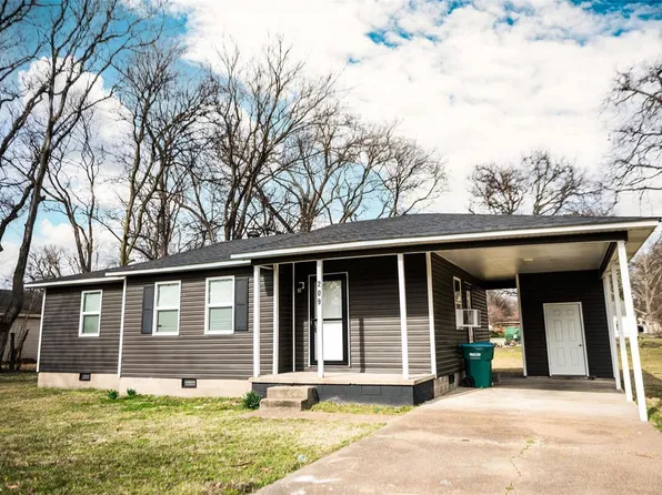209 E 11th St, Caruthersville, MO 63830