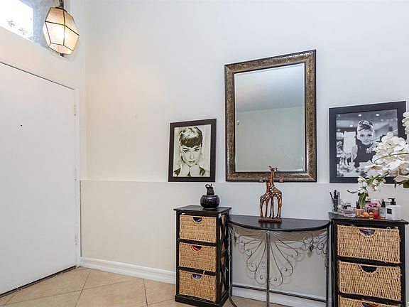 4th image of 1516 East Broadway