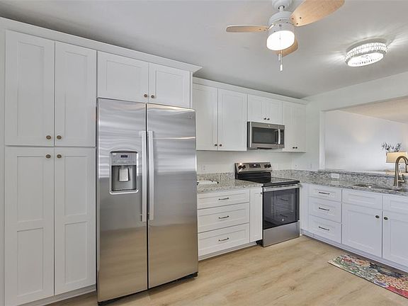5th image of 597 LAKESIDE DRIVE #597