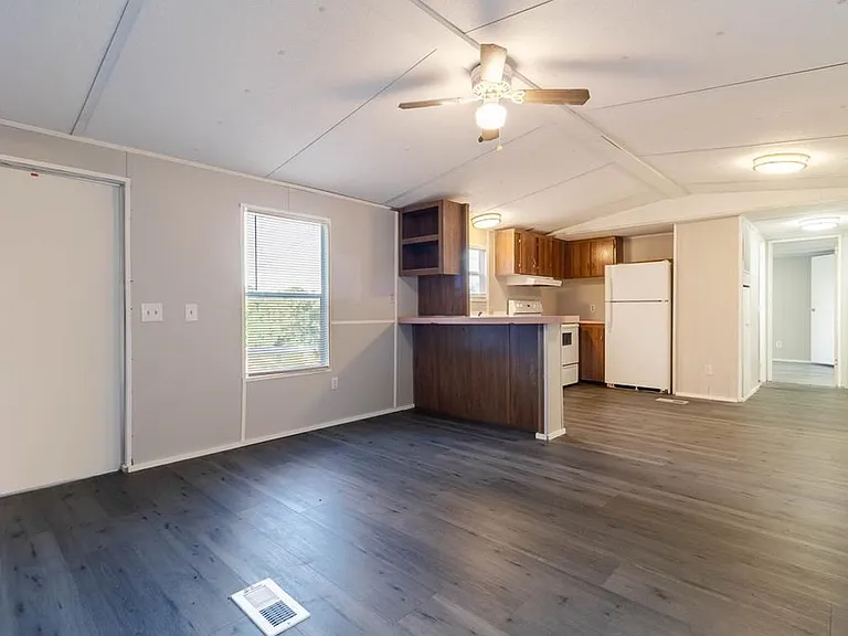 1099 Norton Bridge Rd — Photo 3