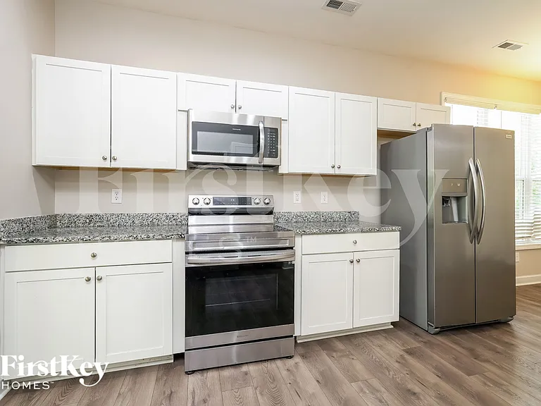 1818 Yarbrough Dr — Photo 10