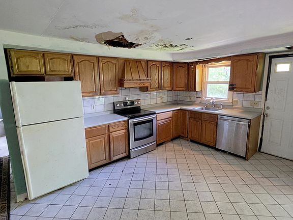 5th image of 84 Stafford Holland Rd