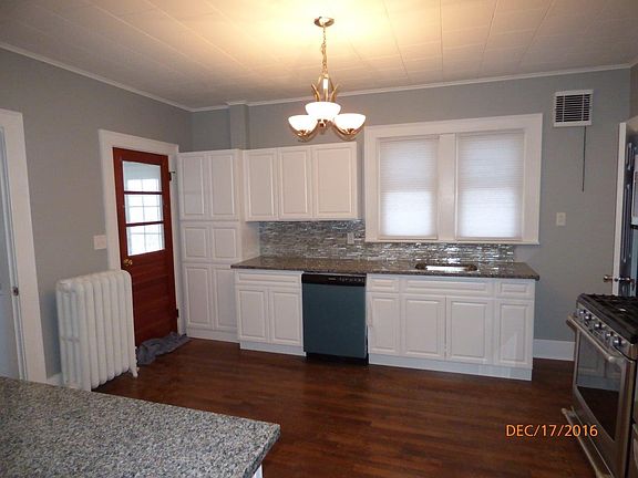 4th image of 15 Fairlawn Ave