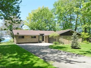 39 Minnewawa Dr, Eastlake, OH 44095