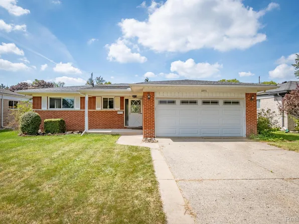 2751 Downey Dr, Troy, MI 48083