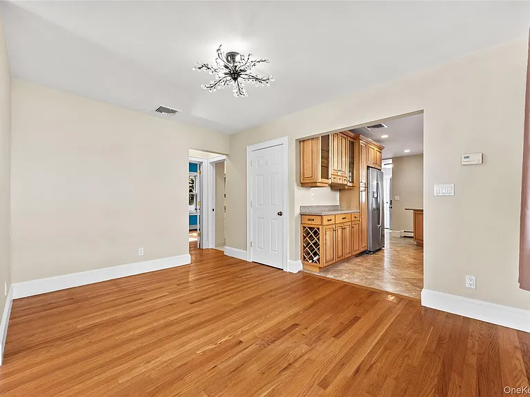 15 Pershing Ave — Photo 9