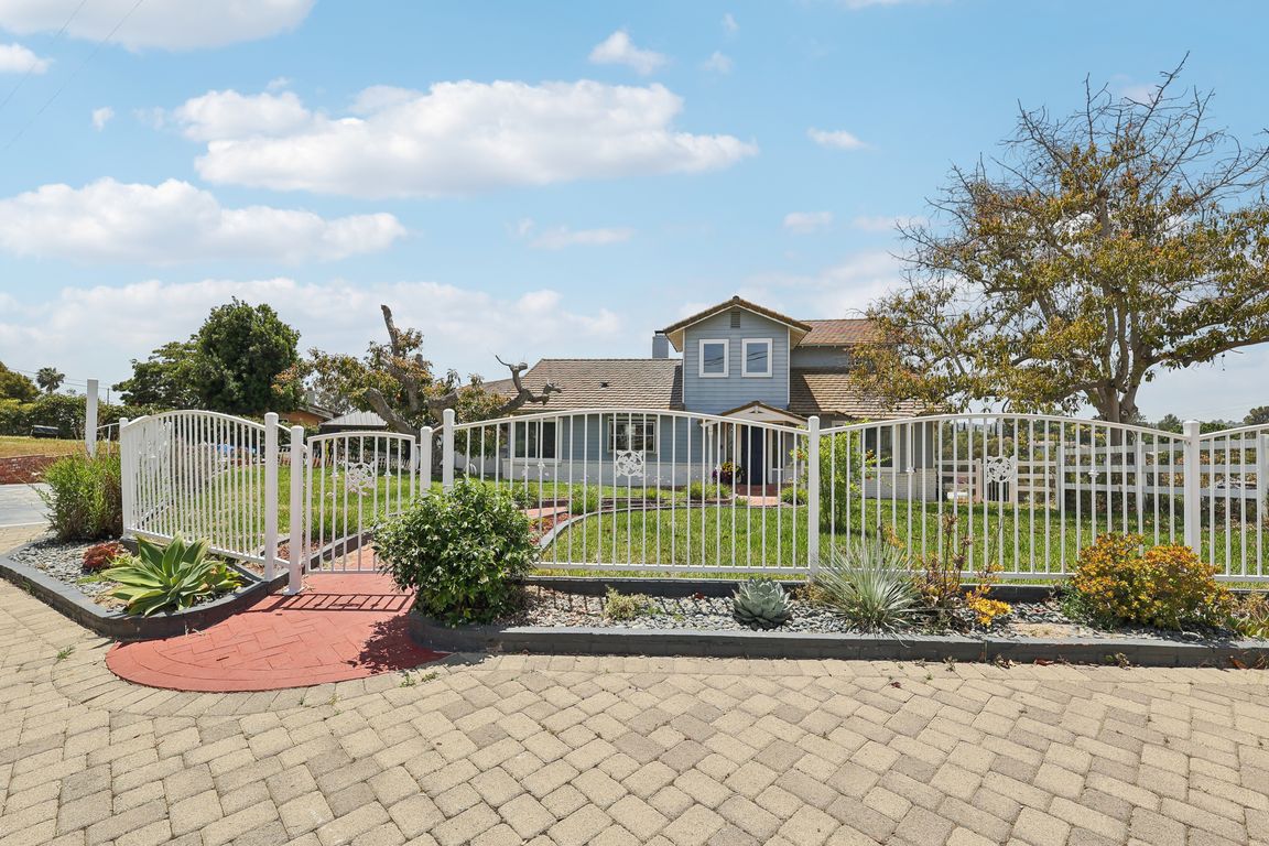 Alta Vista Dr-1305-001.jpg