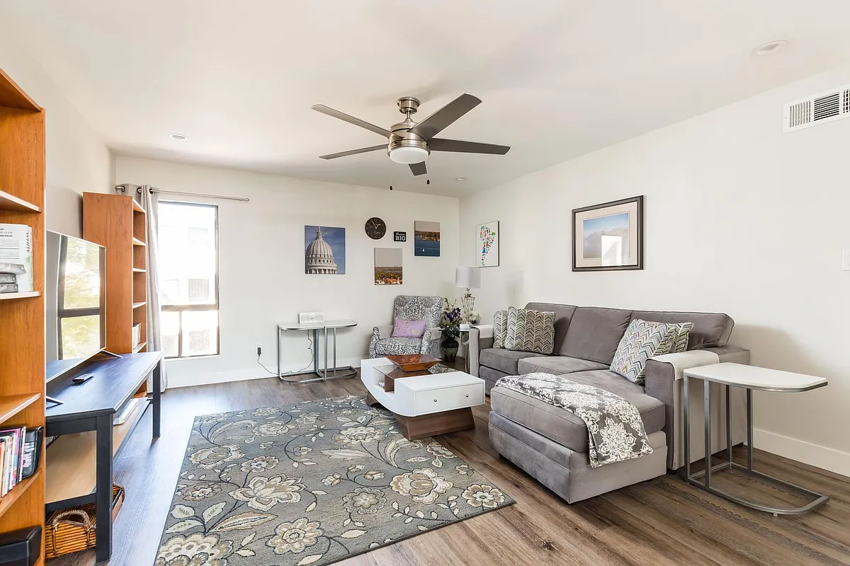 Building Photo - 4950 N Miller Rd #230