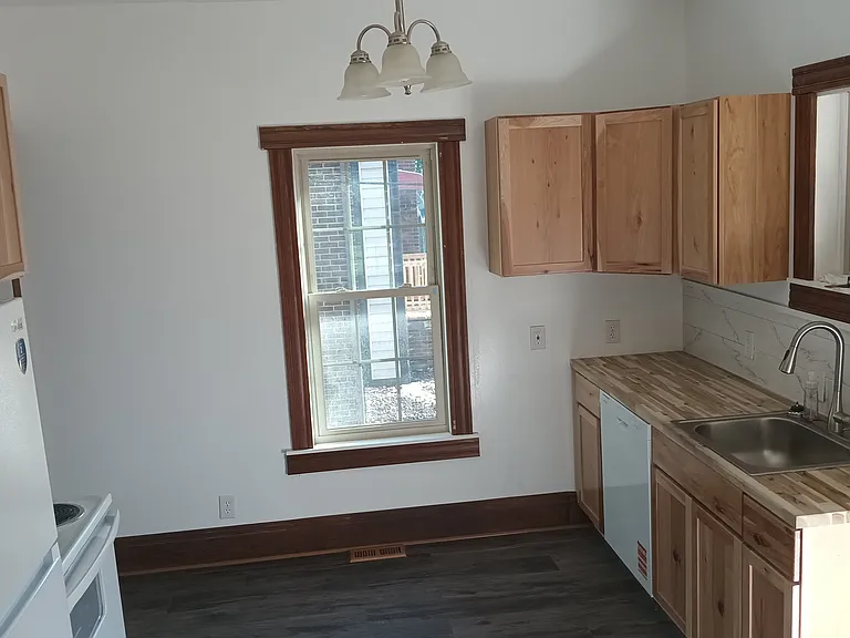 702 S Monroe St — Photo 53