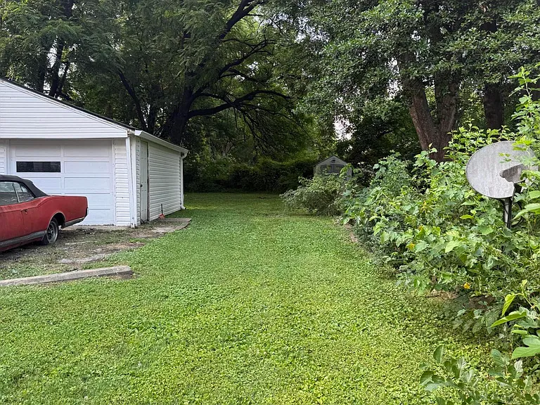 1637 Thornberry Ave — Photo 10