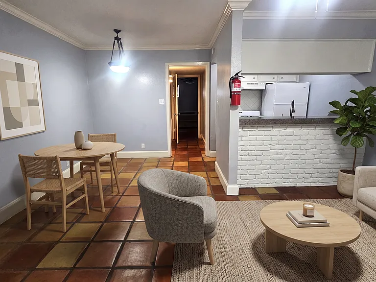 4414 Yupon St #5 — Photo 1