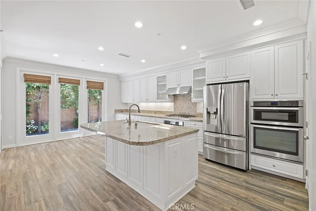 4 bed, 3.5 bath, 2121 sqft, $6,995 — Photo 3