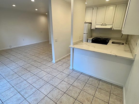 2nd image of 873 Woodside Ln E Unit 8