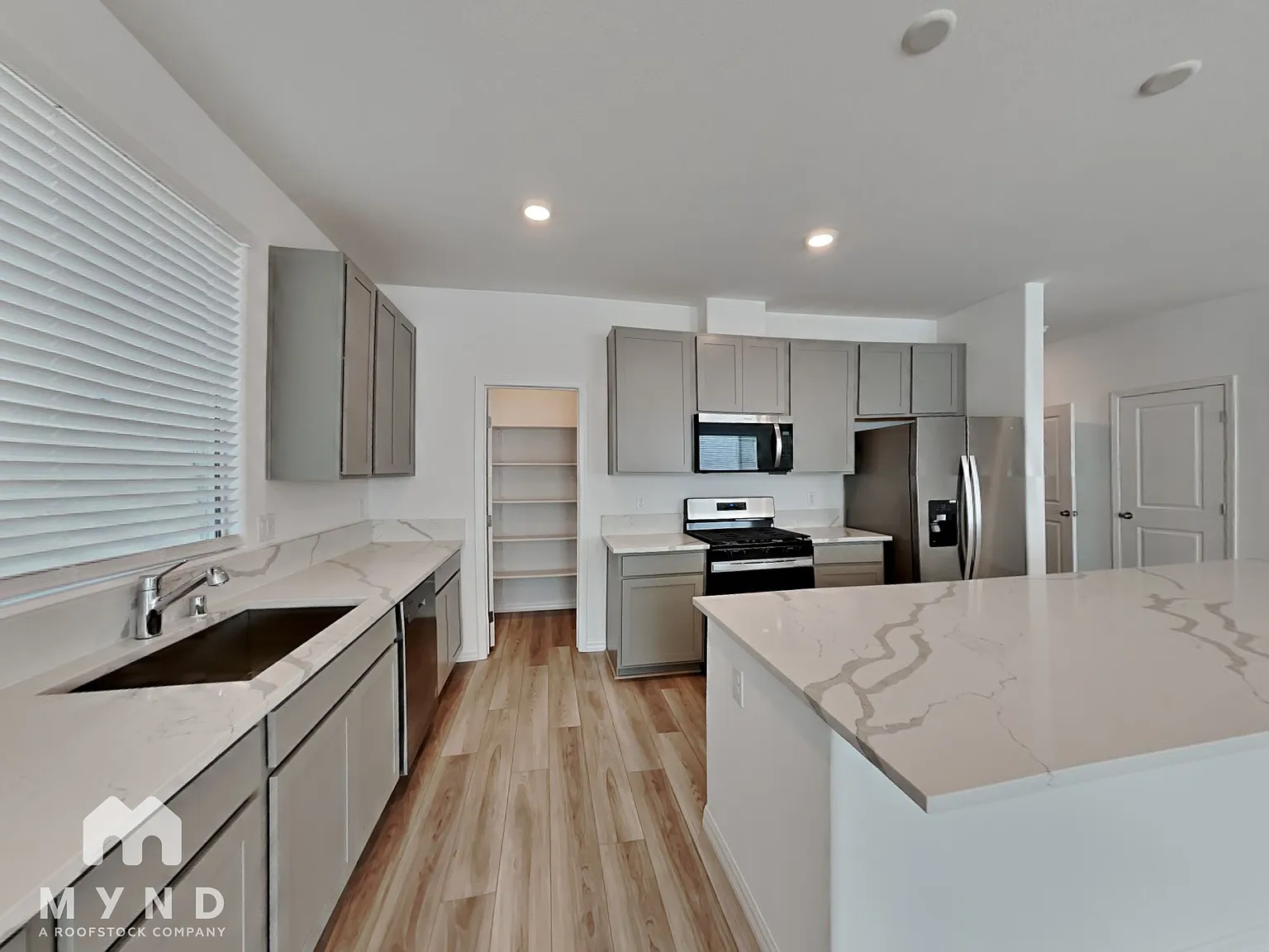 4 bed, 2.5 bath, 2325 sqft, $2,399 — Photo 2