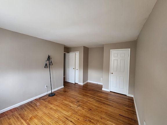 2nd image of 289 Main St