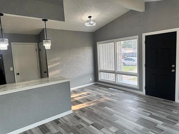 5th image of 2804 S Everett Ave