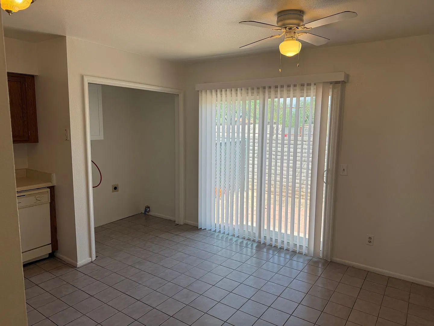 av1275W — Photo 4