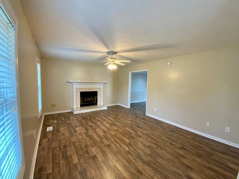202 Thrush Ct — Photo 2