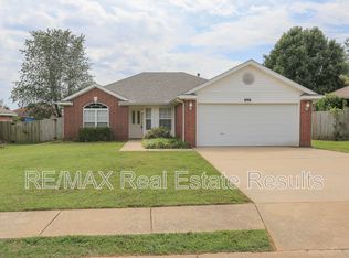 1071 Evergreen St, Centerton, AR 72719