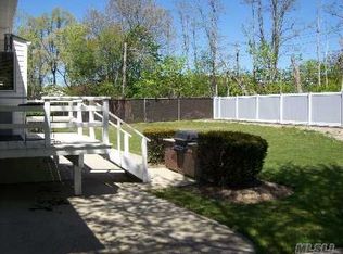 9 Pawnee Dr, Commack, NY 11725
