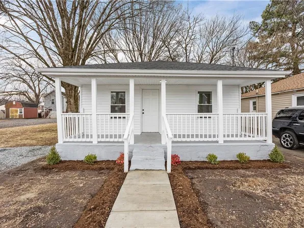 305 Pleasant St, Suffolk, VA 23434